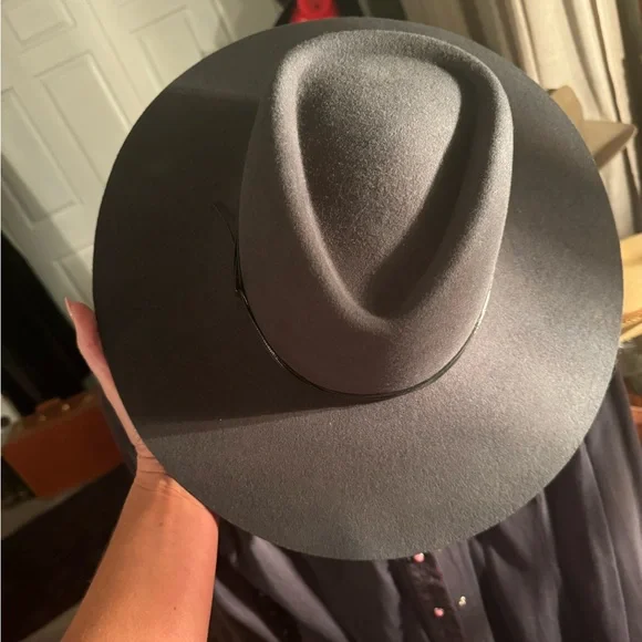 GIGI PIP Dakota Triangle Hat EUC size XL or size 61. Has adjustable band. - Picture 5 of 6